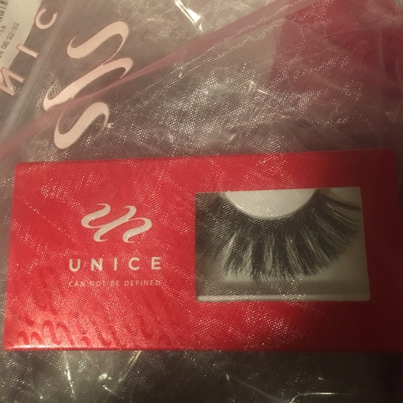 Pre-plucked natural hairline 100% straight human virgin hair lace front wig - Picture 2 of 6